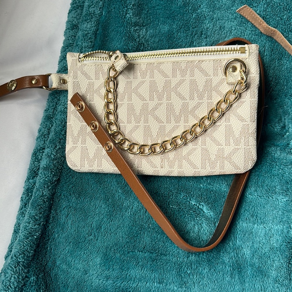 Waist purse great for traveling